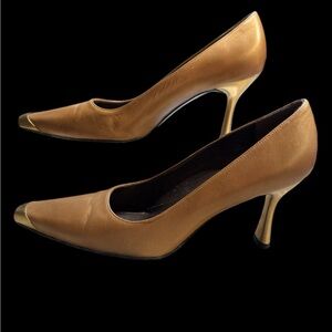 Stuart Weitzman leather square-toe pumps gold-tone sculptural heel/cap toe sz7.5